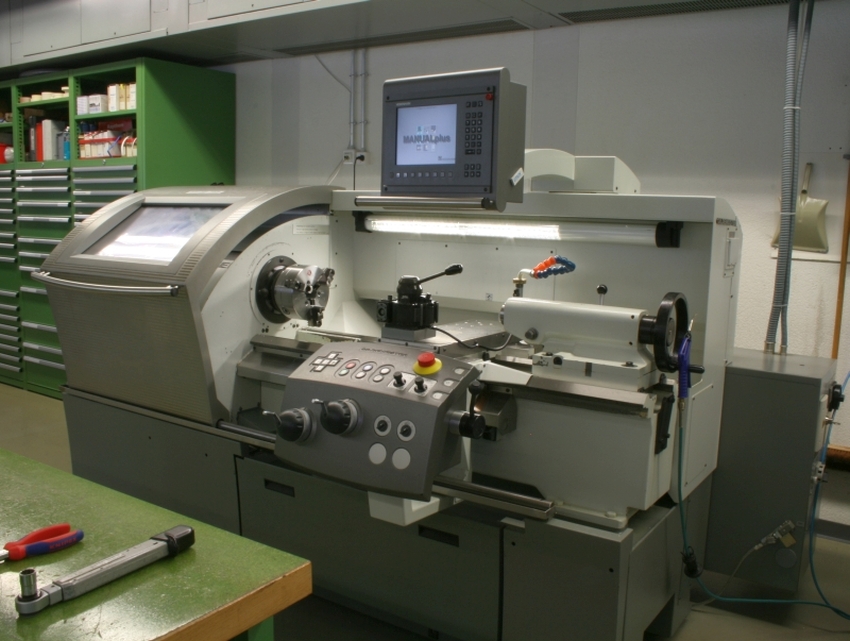 Enlarged view: Cycle-controlled lathe NEF 320